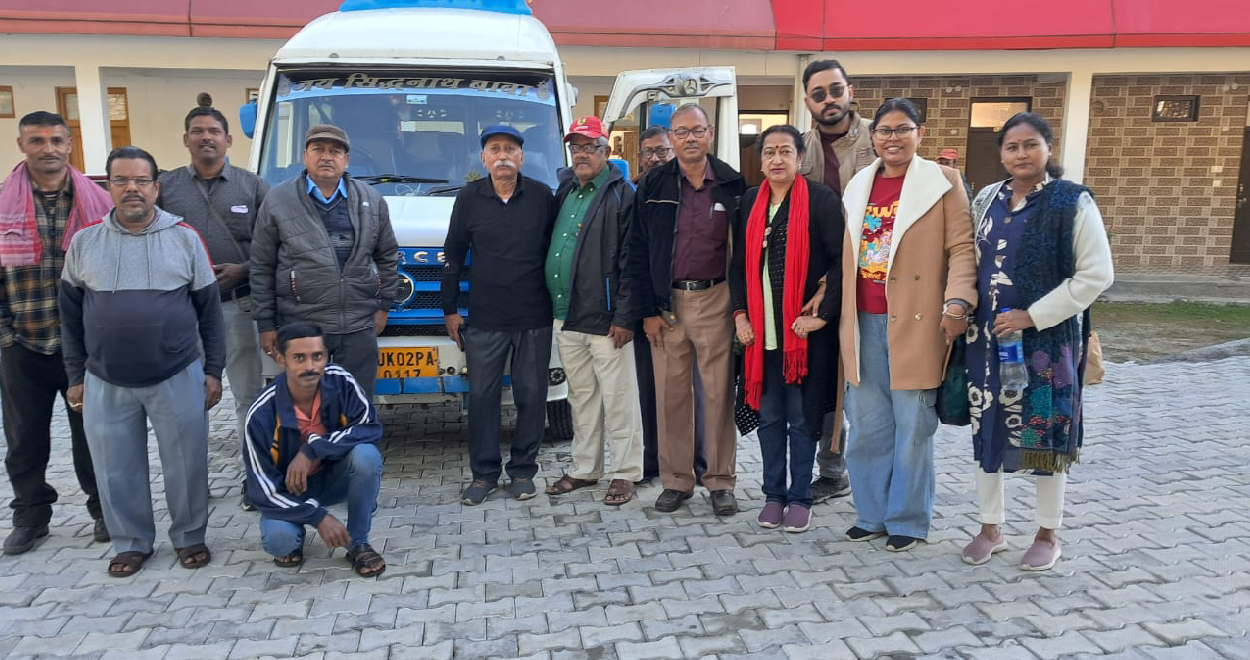 Picture Of A Tourist Family Visiting Uttarakhand